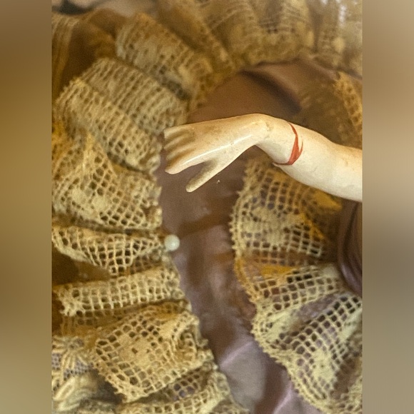 ON SALE 🤩 Vintage Porcelain Half Doll Pin Cushion - Picture 3 of 10